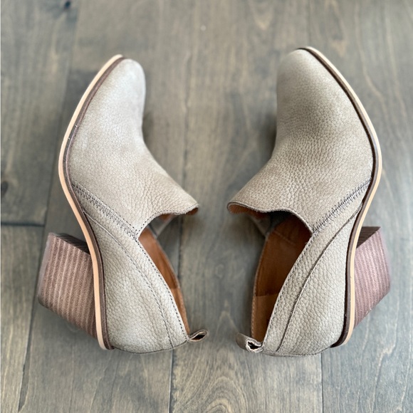 LUCKY BRAND Women's Ankle Boots Size 7 Beige Suede - Picture 4 of 9